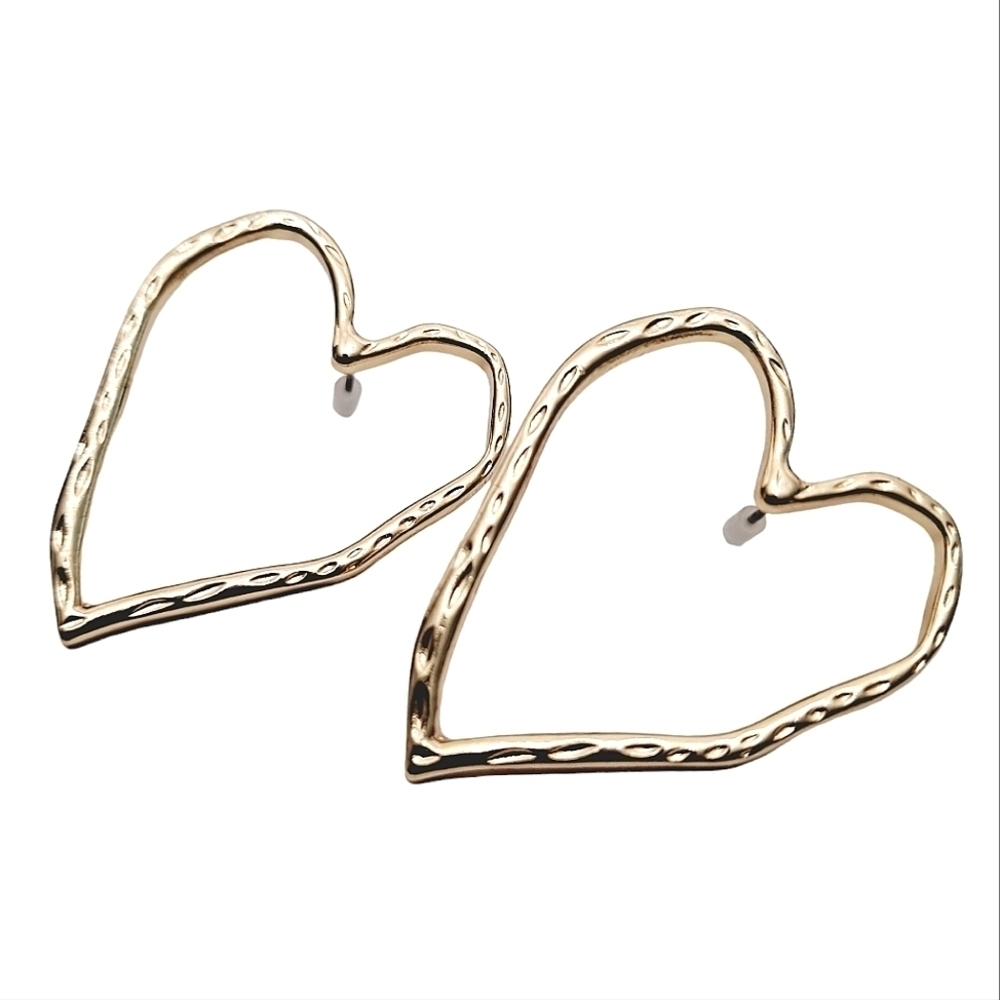 💖 2/$30 Gold hoop Hammered heart shaped boho big oversized stud earrings - Picture 6 of 9